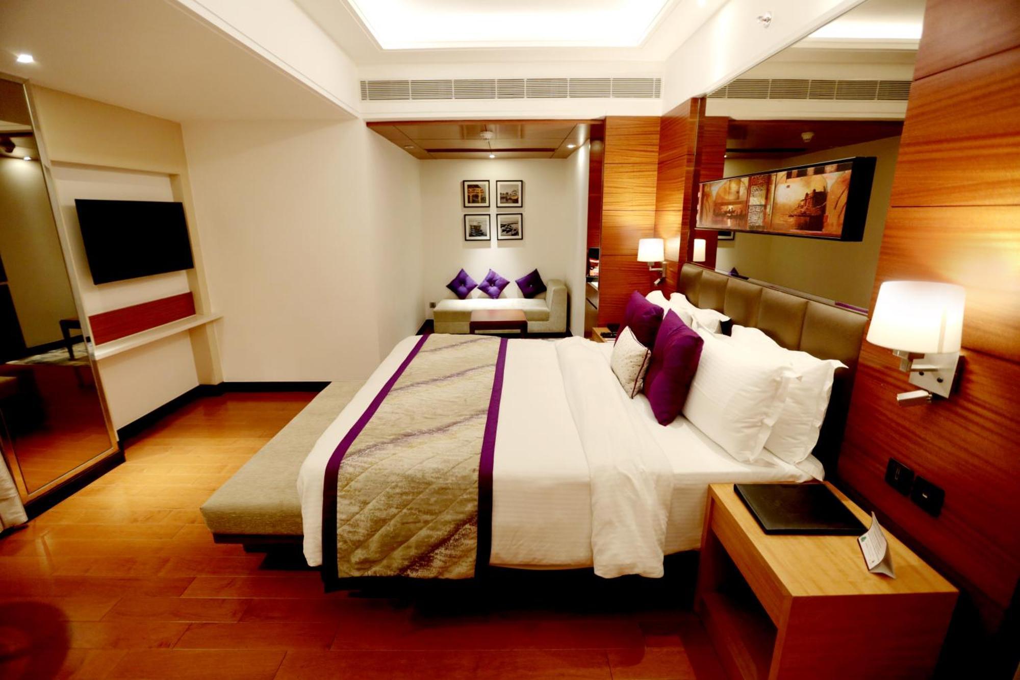 Hotel Madin Варанаси Экстерьер фото